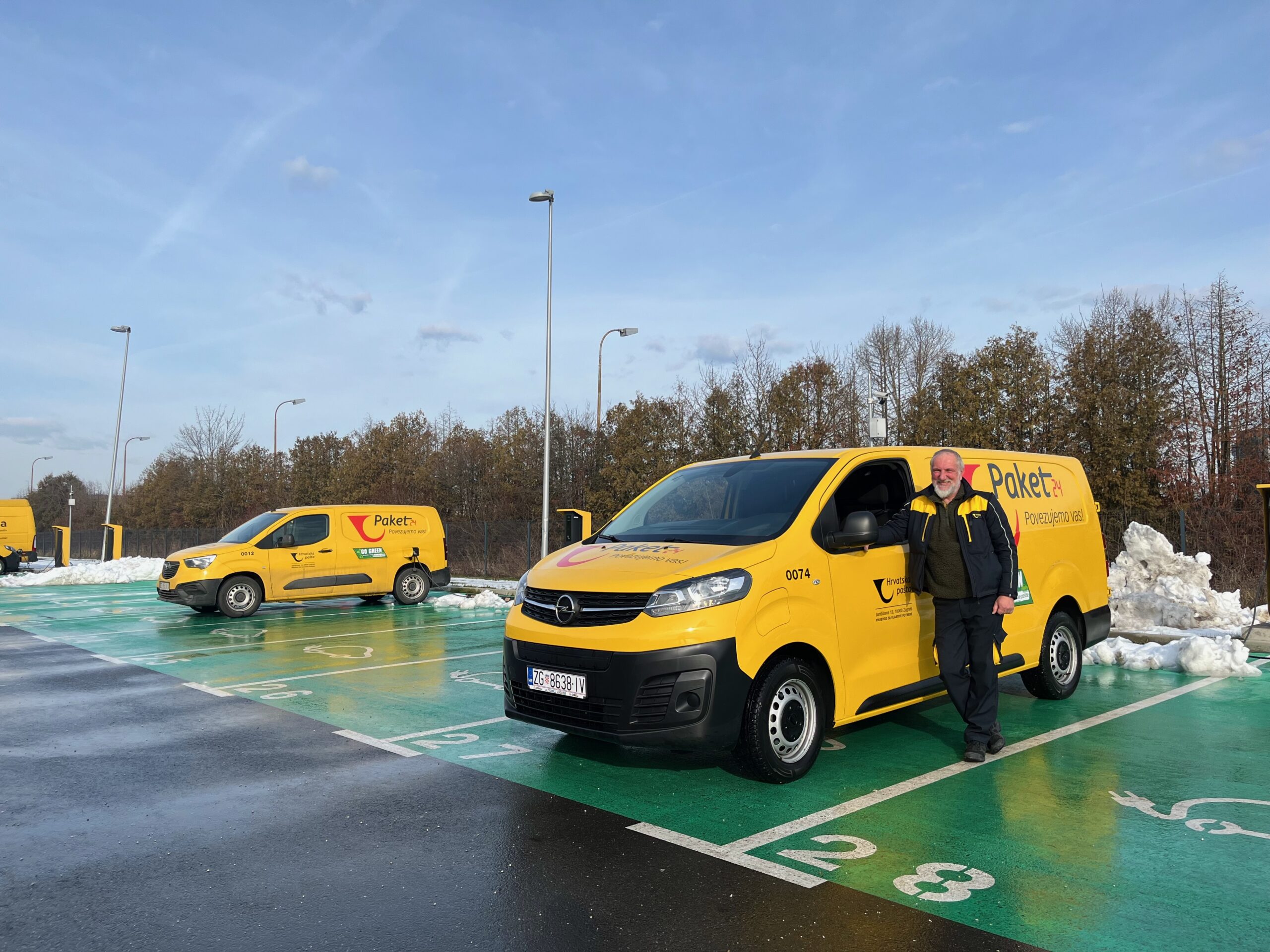 Poštar dostava električnim kombijem reportaža