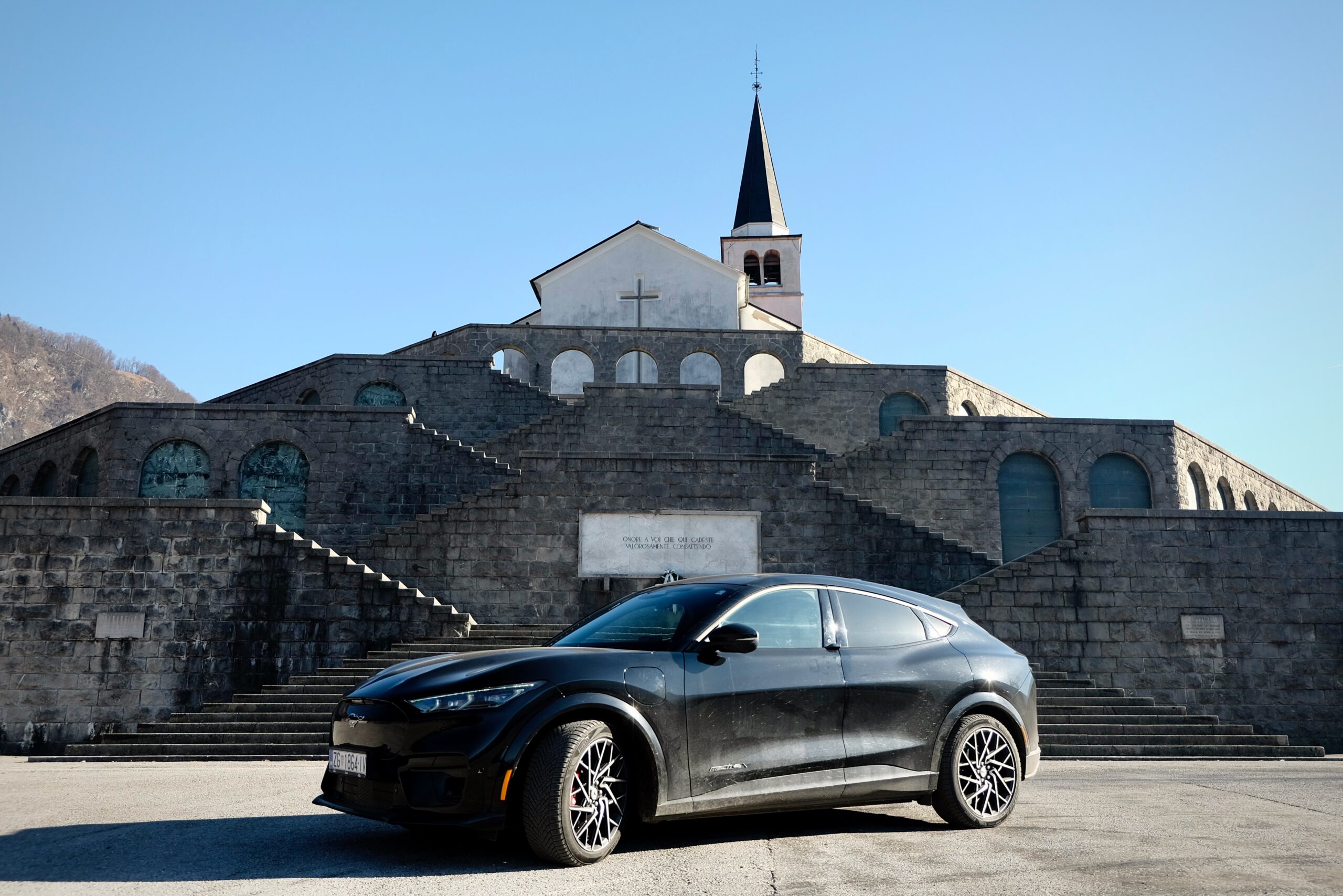 Ford Mustang Mach-e putovanje Alpe 700 km za 12 eura
