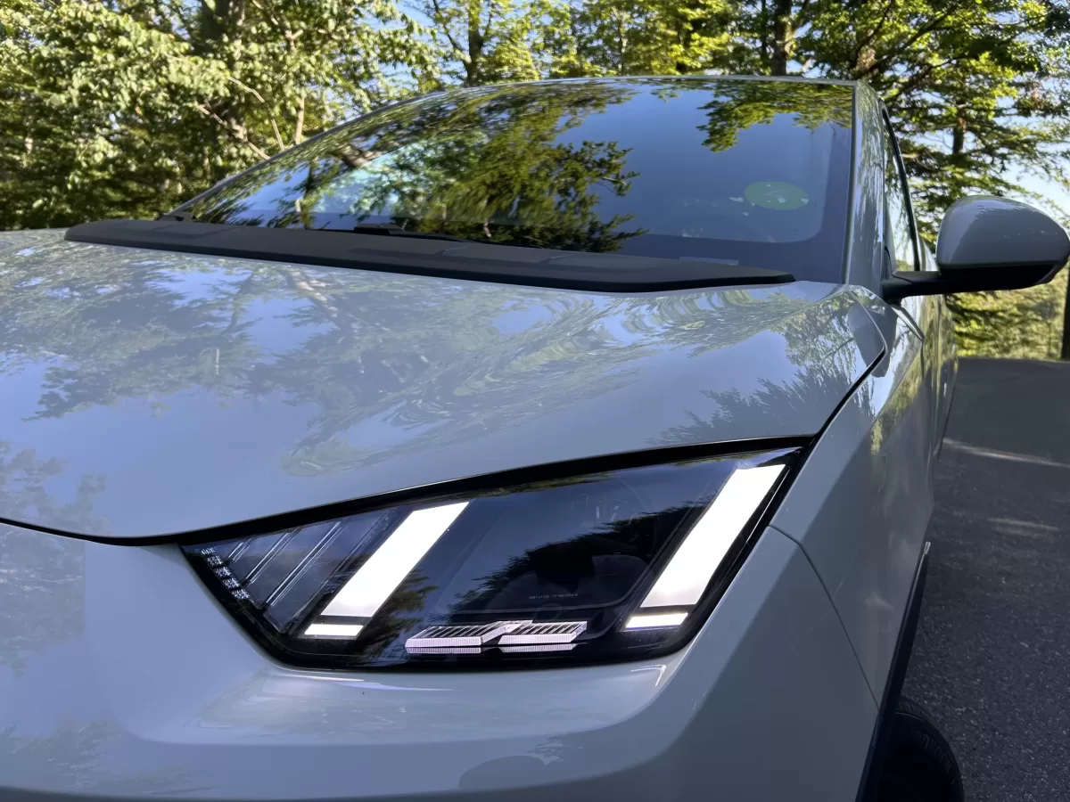 BYD Dolphin Surf, LED far i prednji dio haube izbliza