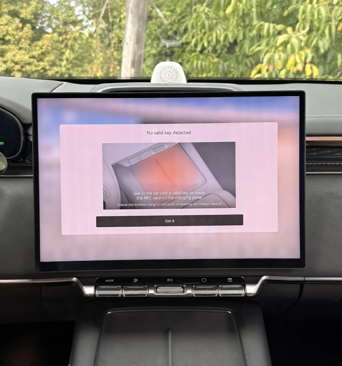 Zeekr 7X upozorenje No valid key detected na središnjem ekranu