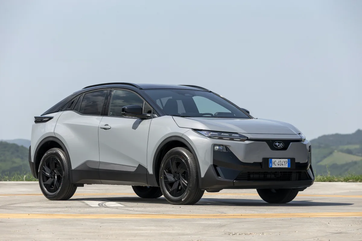 Subaru Uncharted, prednji dio s desne strane