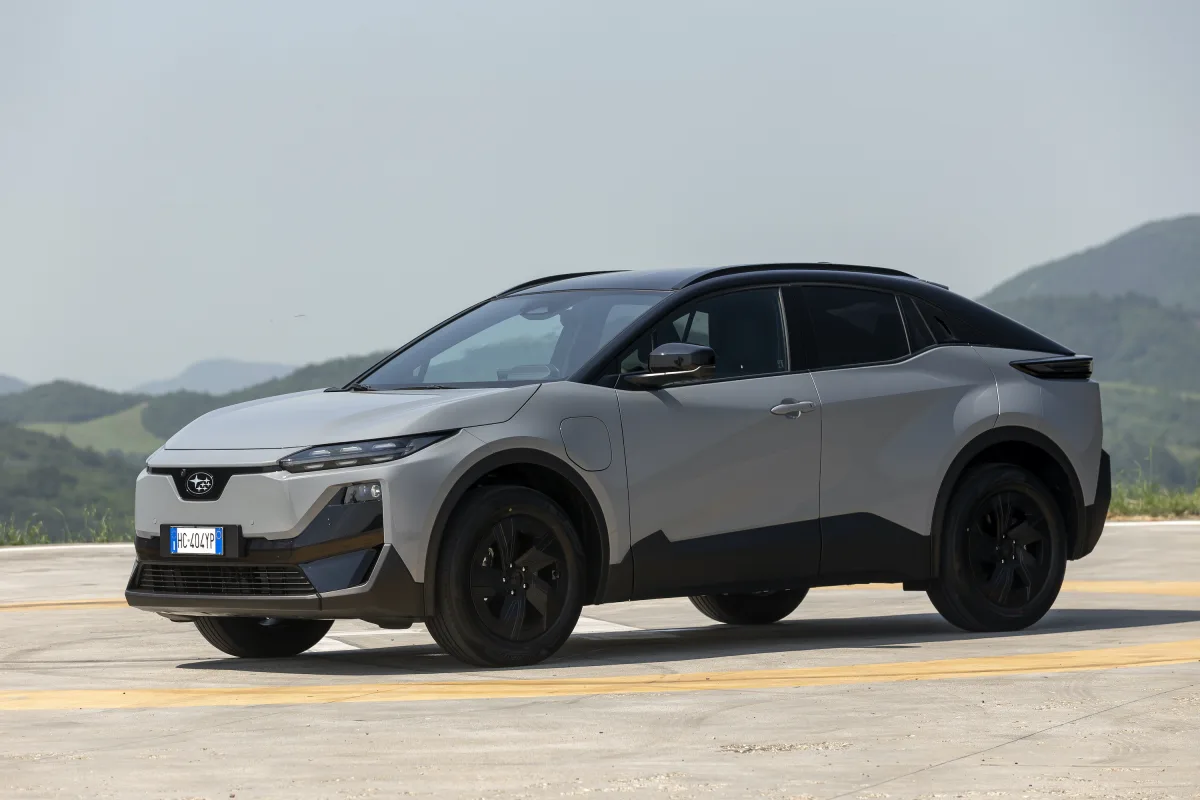 Subaru Uncharted, prednji dio s lijeve strane